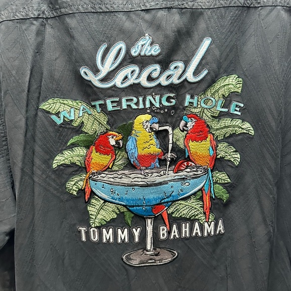 TOMMY BAHAMA SILK CAMP SHIRT BLACK EMBROIDERED PARROT LOCAL WATERING HOLE M - Picture 2 of 5
